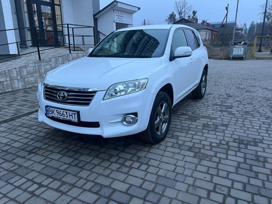 Тойота раф 4 внедорожнік