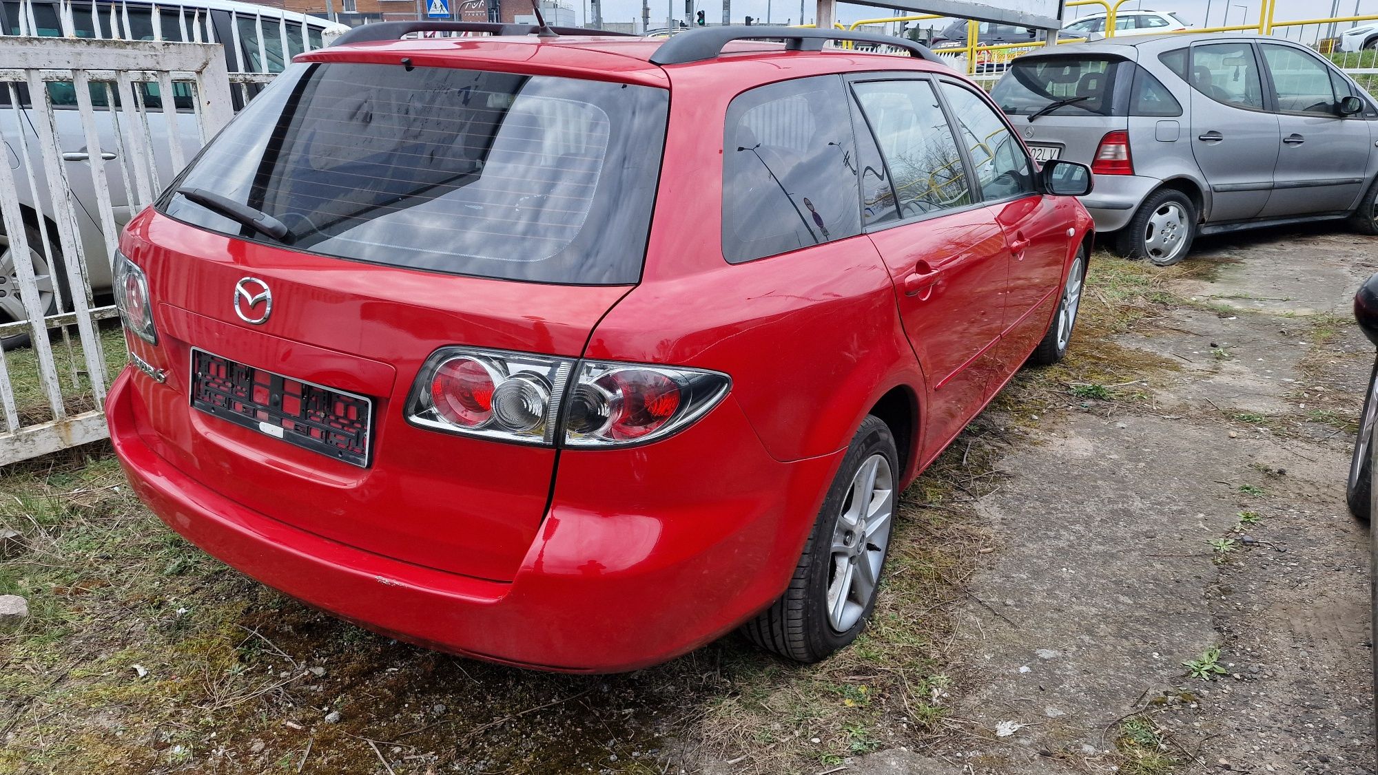 Mazda 6 27a czerwona części 02-07 pas przedni z chłodnicami. Benzyna d