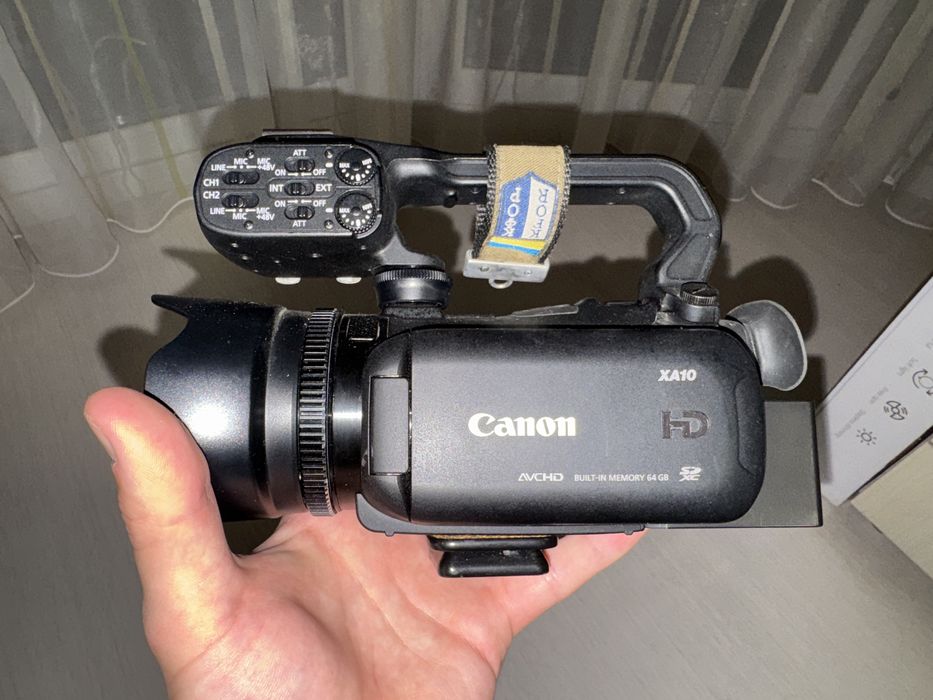 Видеокамера Canon XA10