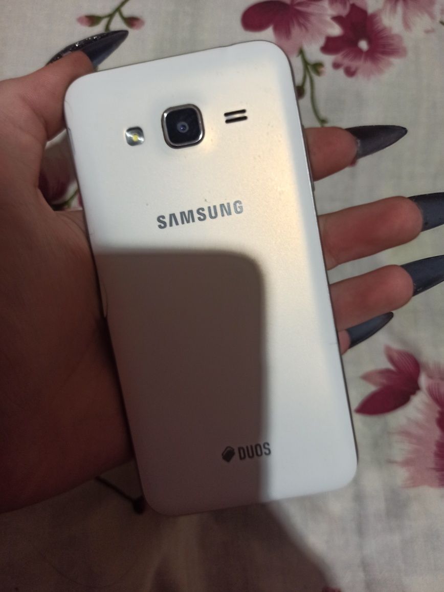 Телефон Samsung Galaxy J3(2016)