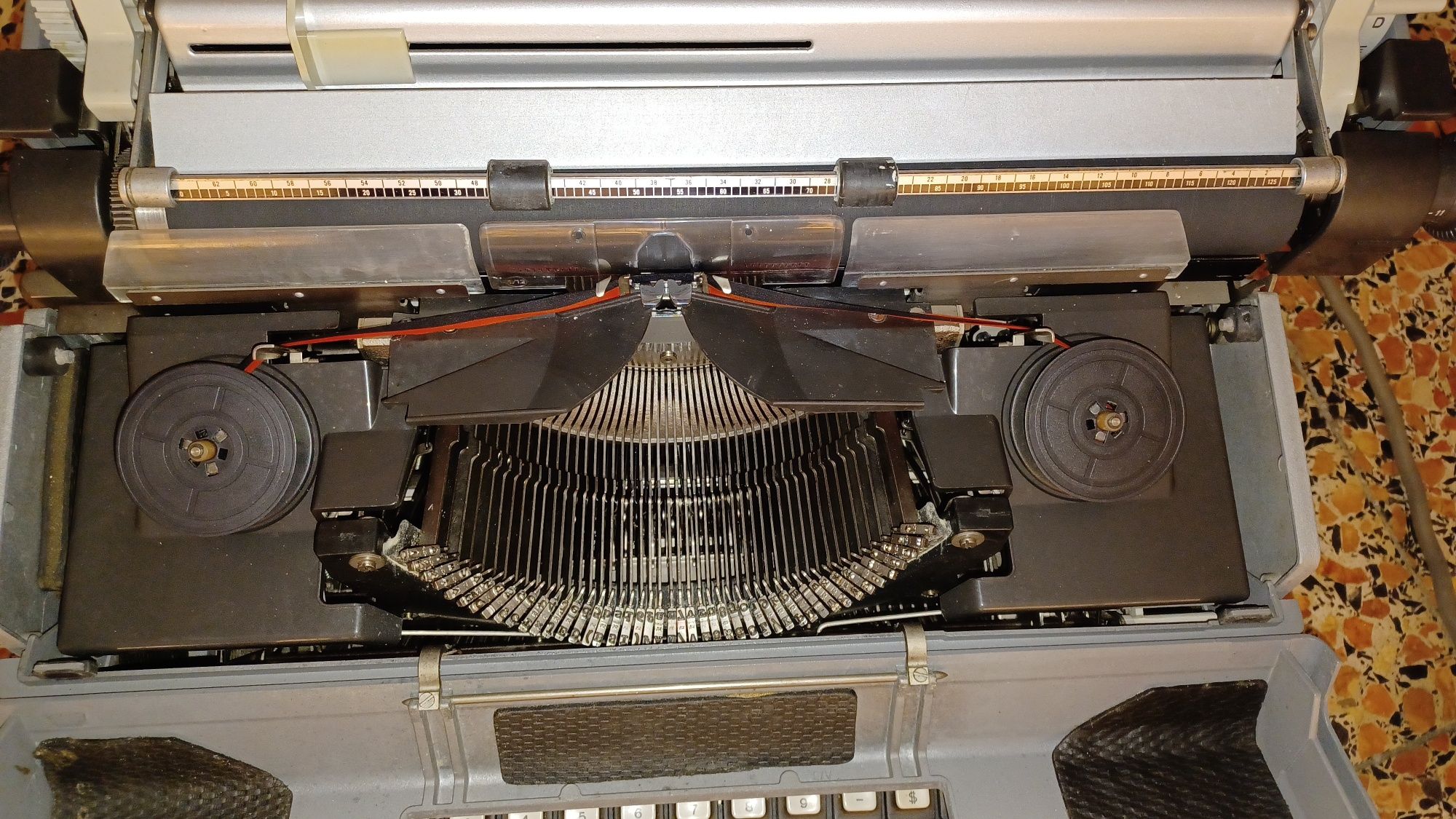 Máquina de escrever Olivetti Editor 4