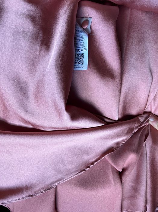 Vestido de cerimónia em cetim rosa