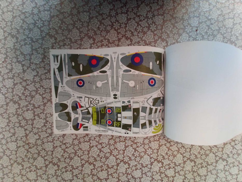 model kartonowy Spitfire i Messerschmitt