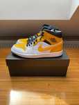 Buty Nike Air Jordan 1 Mid "University Gold" (7Y)