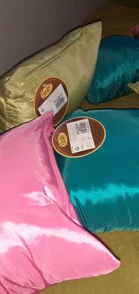 Nowe satynowe kolorowe poduszki.