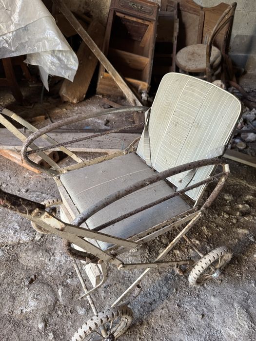 Carrinho e cadeira da papa muito antigos