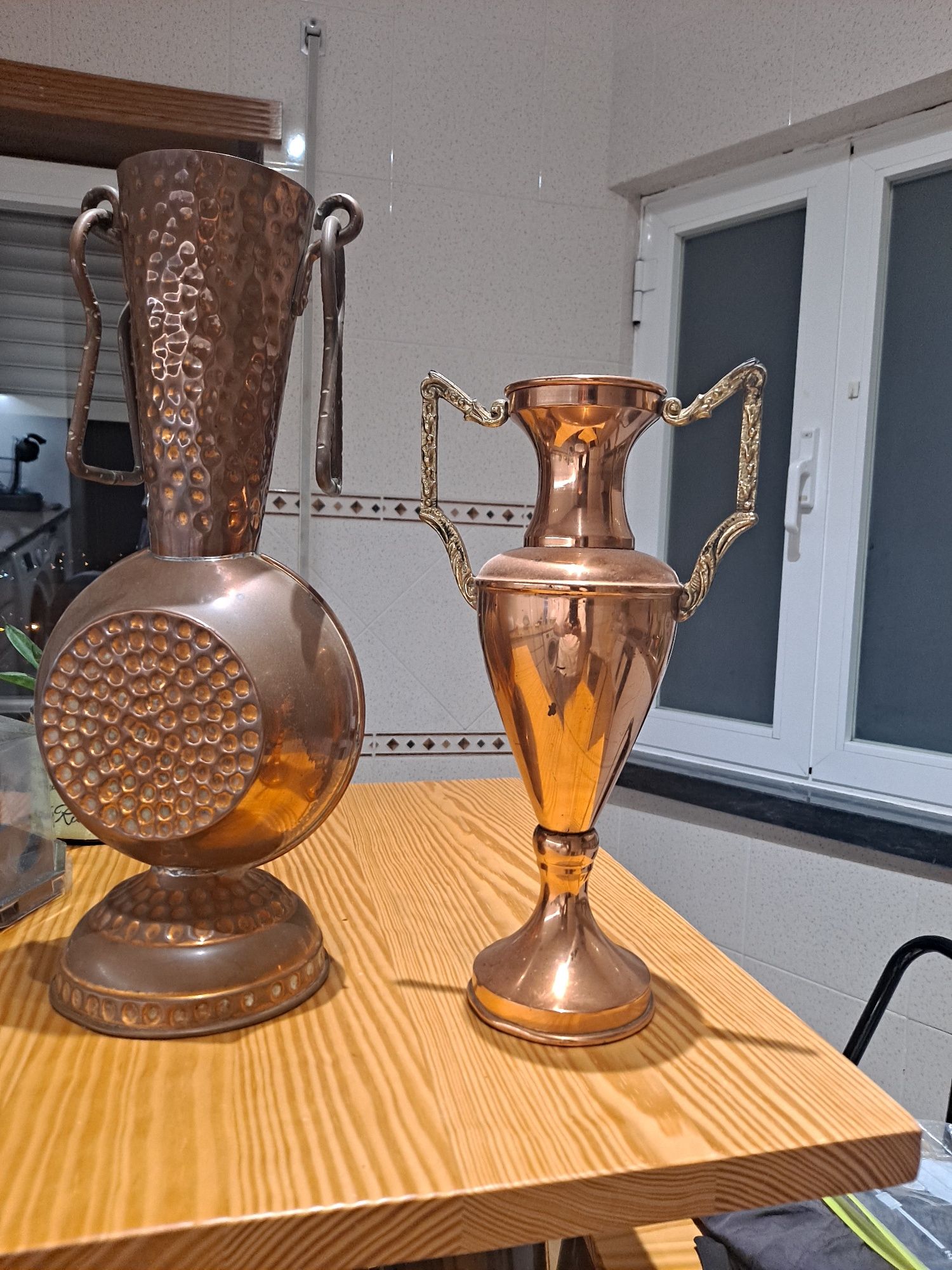 Duas jarras em cobre de qualidade