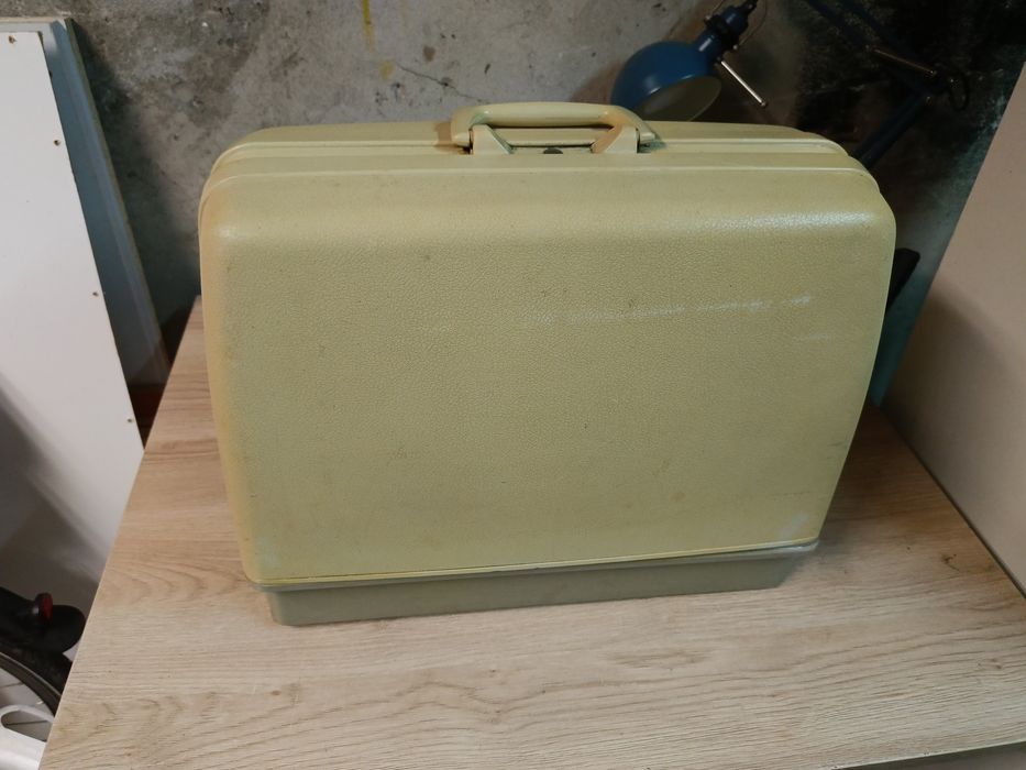 Maszyna do szycia Riccar Exzellenz RS-76 – vintage, w walizce

Na sprz