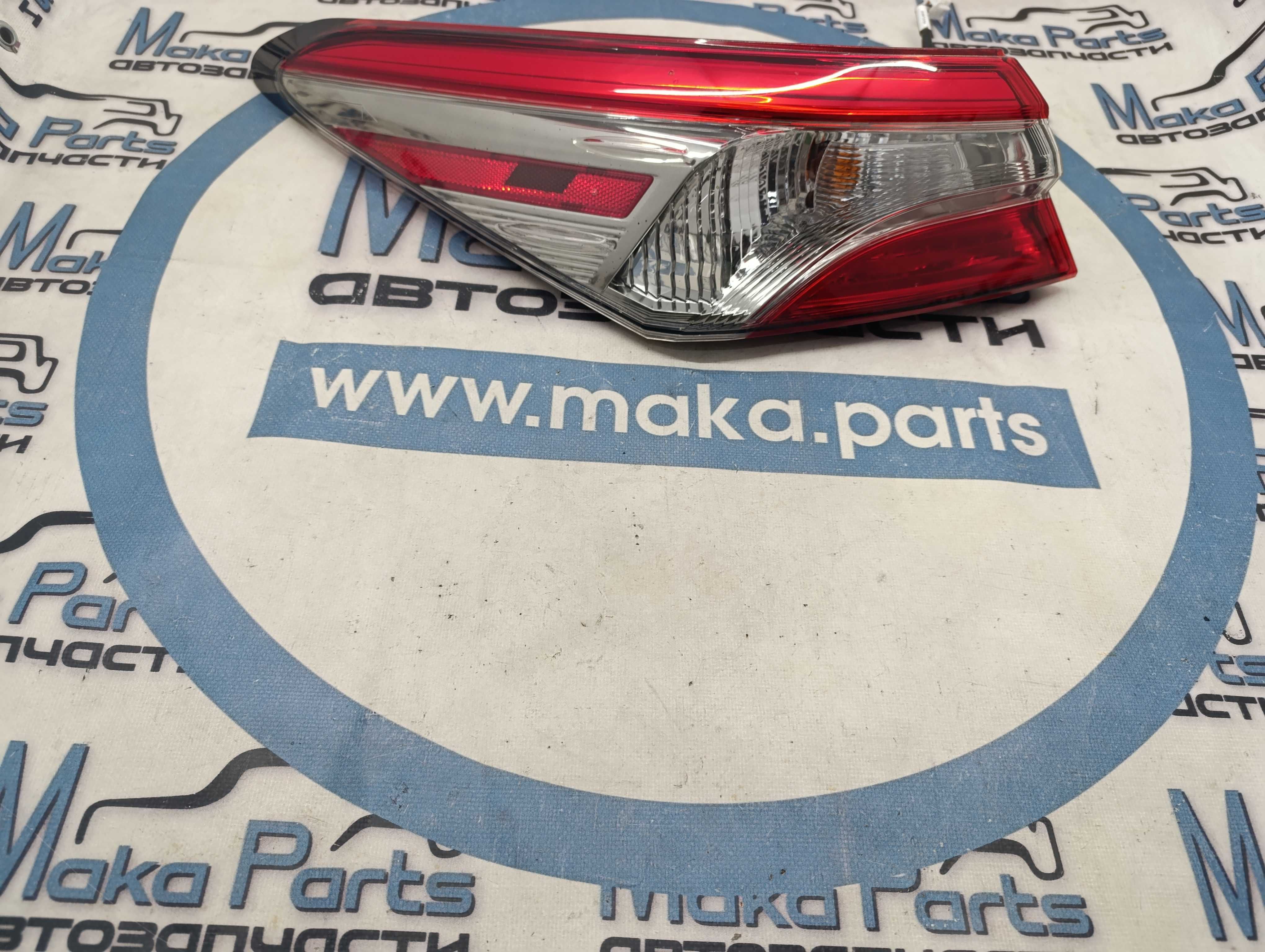Фонарь задний левый\правый в крыло Toyota Camry 70 SE  81560-06840