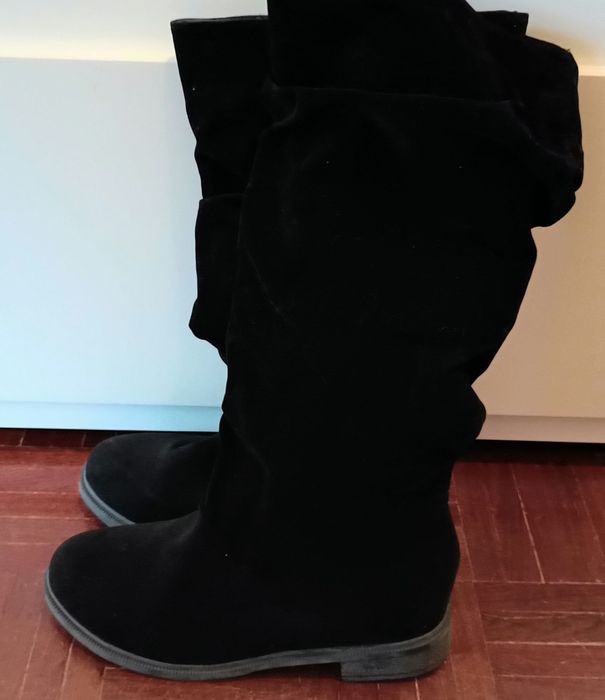 Botas Pretas de cano médio, salto 3 cm