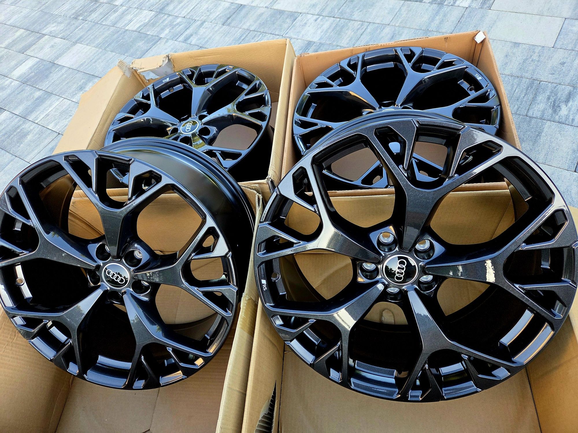 Nowe oryginalne felgi Audi A6 C8 C7 A4 B9 Czarne