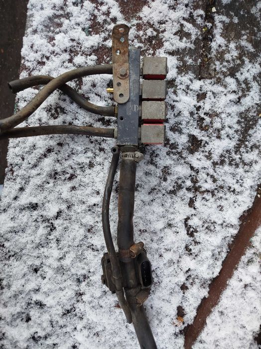 Газова рейка форсунки 67R010104 Кіа Сефія 2