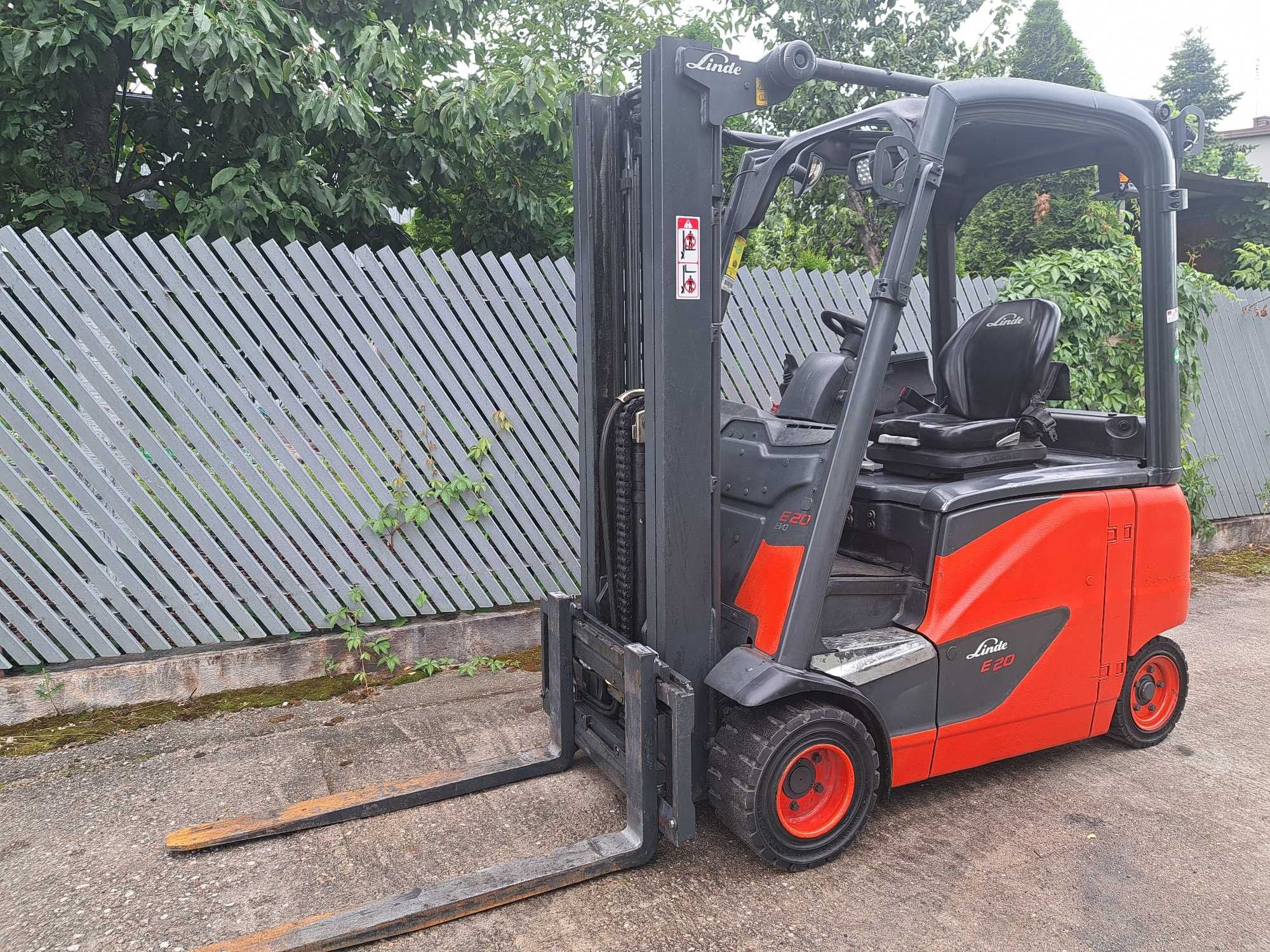 Wózek widłowy elektryczny  Linde E20PH Triplex  5210 mth.