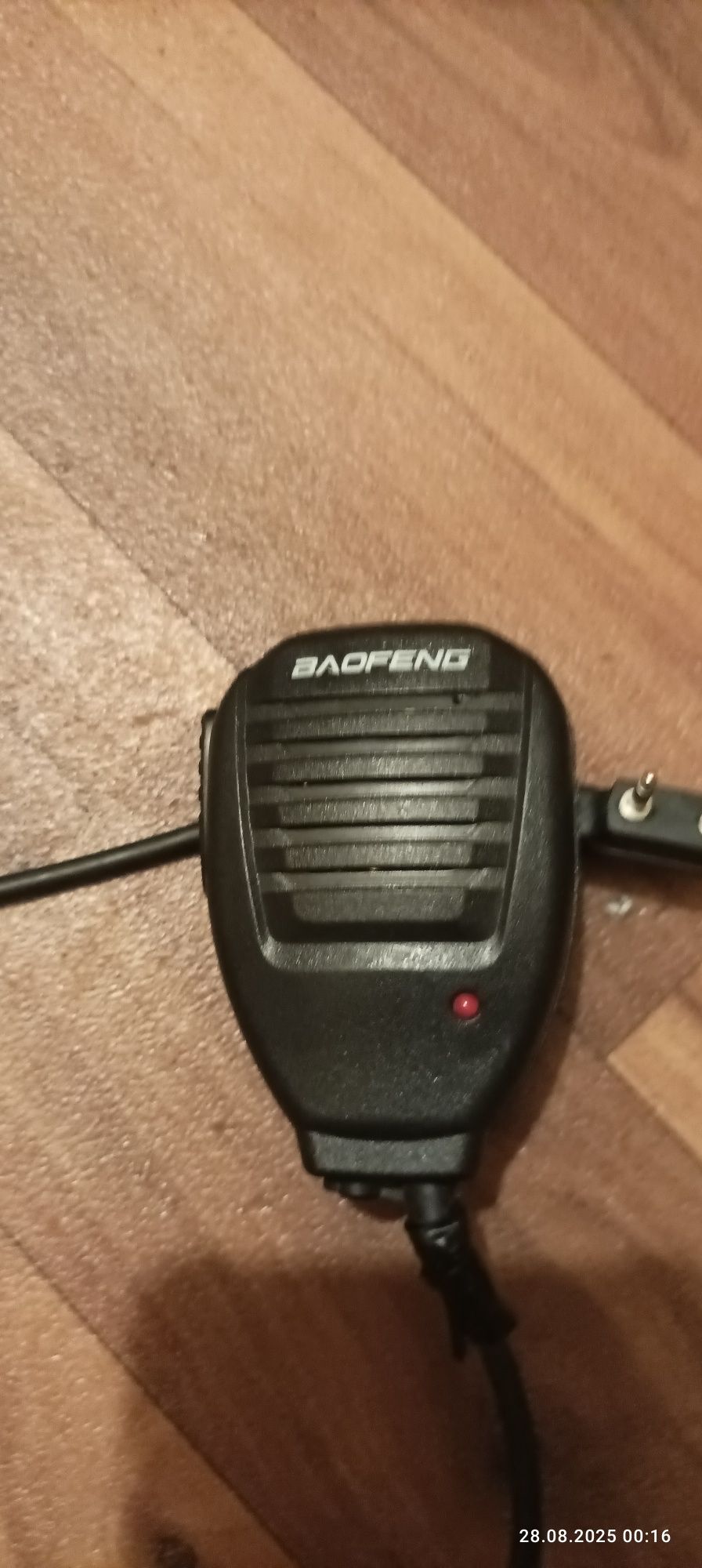 mikrofonogłośnik (gruszka) marki Baofeng.
