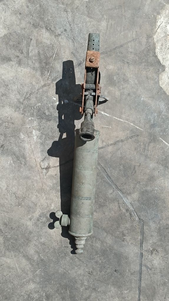Maçarico de soldar a petróleo antigo