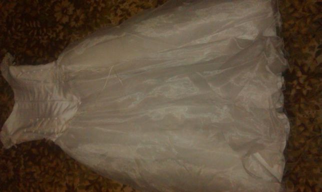 Свадебное платье размер 48 цену снижено
