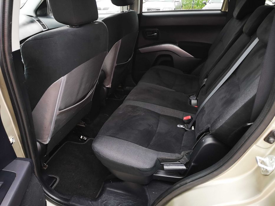 Mitsubishi Outlander 2.4 Benzyna 170KM Klimatronik Nawigacja