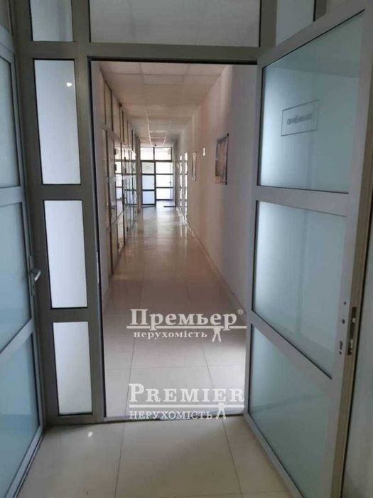 Захопіть цілий поверх! Офіс з кабінетами в центрі ділової активності!