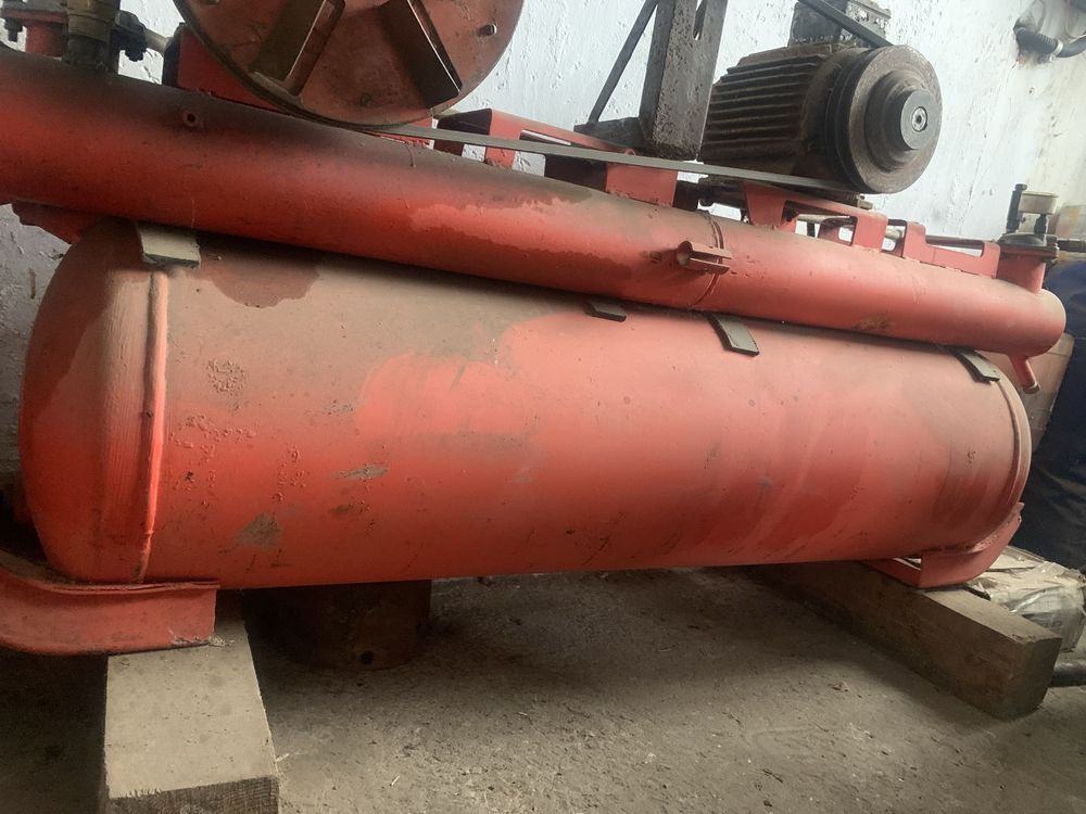 Продам компресор 300л