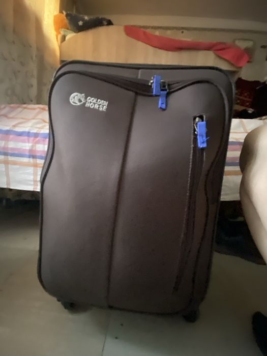 Продам чемодан недорого