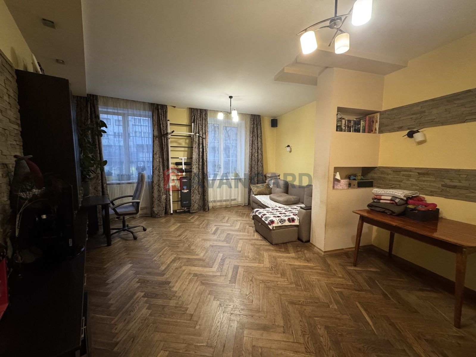 Продаж 2 кімнатної квартири у парковій зоні на Стрийській