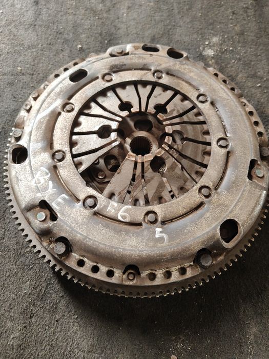 Sprzęgło bxe koło dwumasowe dwumas  volkswagen passat B6 Turan golf 5