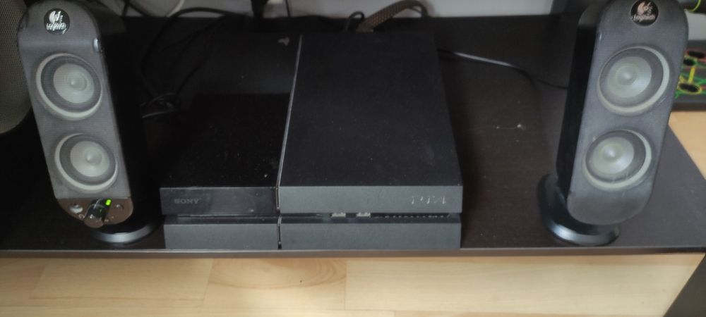 Sprzedam konsolę PlayStation 4. 500gb