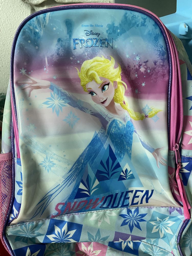 Mochila como nova com a personagem  Frozen