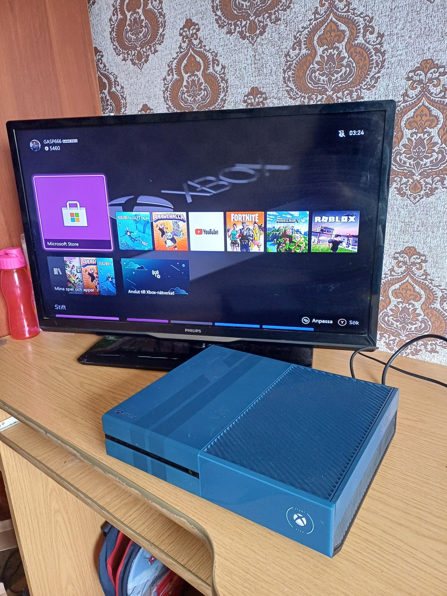 Продам приставку xbox one  console