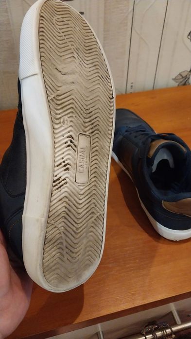 Продам мужские осенние кроссовки  -  сникерсы  Casual by Zapato.