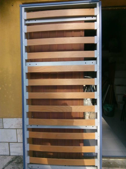 Estrado de cama, ferro e madeira