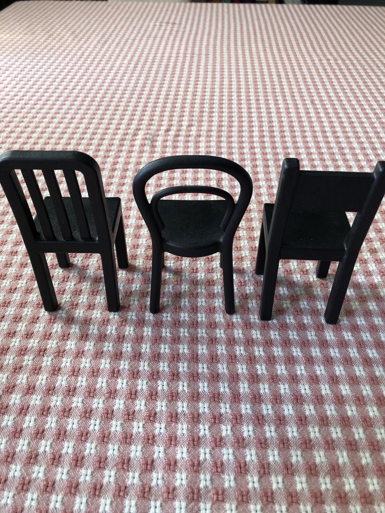 Zestaw trzech czarnych wieszaków Ikea