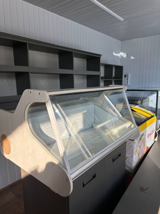 Холодильна вітрина