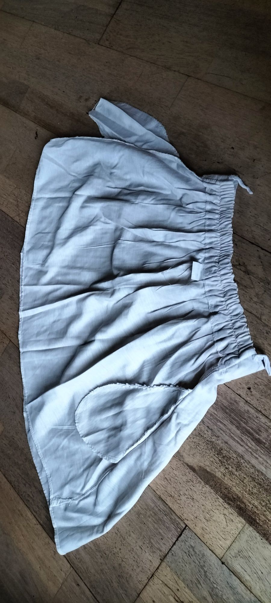Śliczna spódniczka spódnica na gumce rozpinana z kieszeniami beżowa