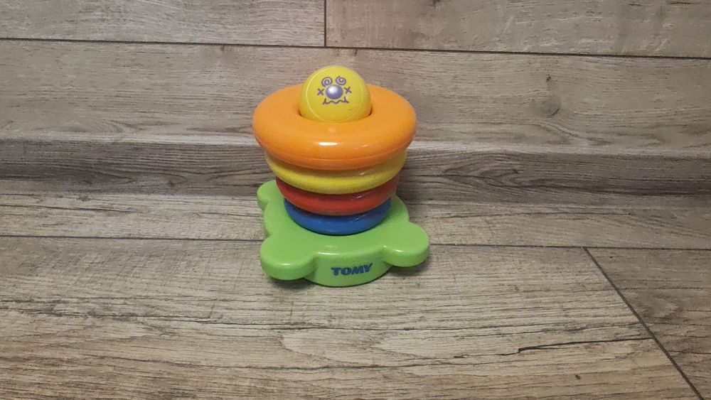 Пірамідка Tomy.  Розвиваюча іграшка
Стан ідеальний 
Ціна 150 грн.