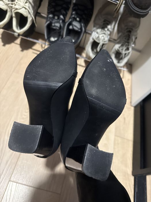 Нові шкіряні ботильони