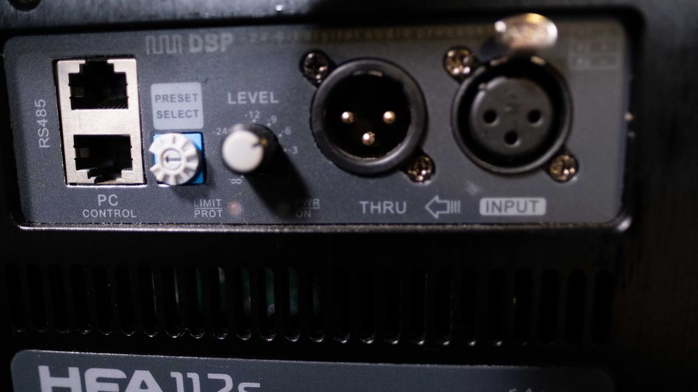 Sistema NEXT ProAudio HFA26.12, impecável, pouco uso, com capas