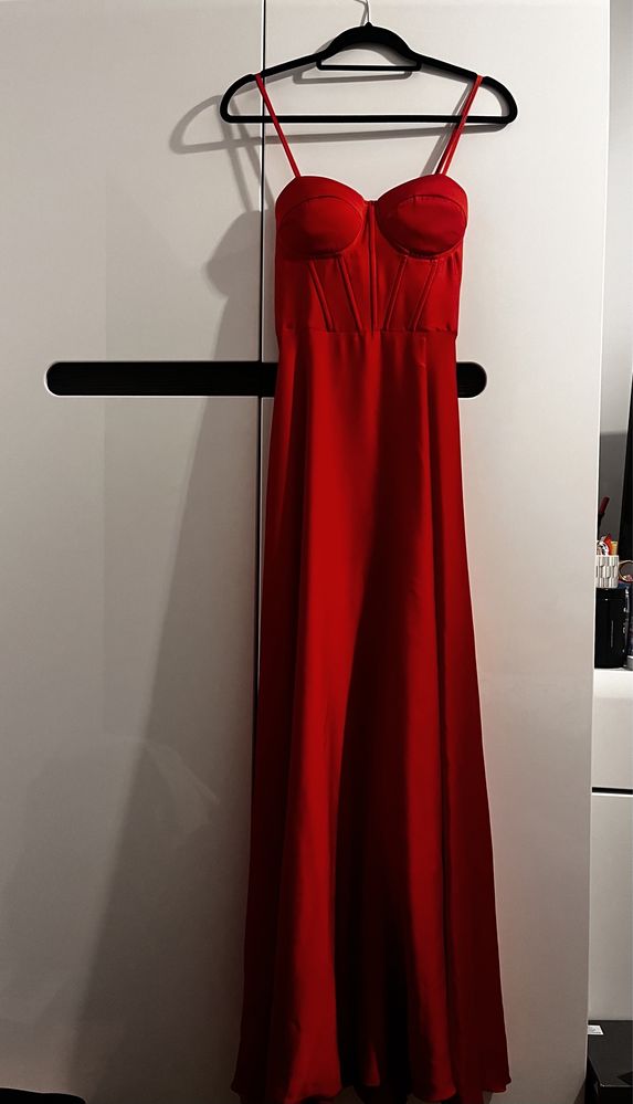 Długa suknia sukienka balowa satynowa z gorsetem z wiązaniem czerwona