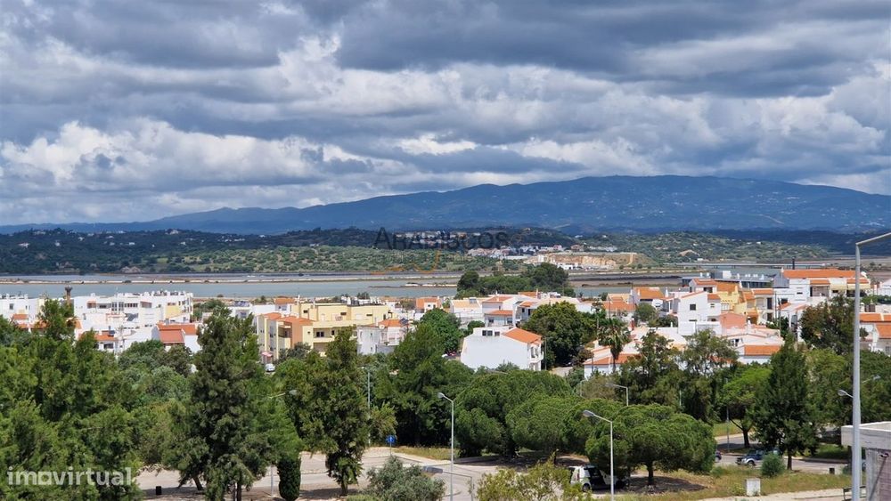 Moradia T4 - Piscina - Barbecue - Piso Radiante - Garagem -Vista Rio -