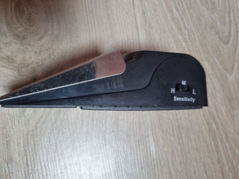 Alarm zatrzymujący drzwi,