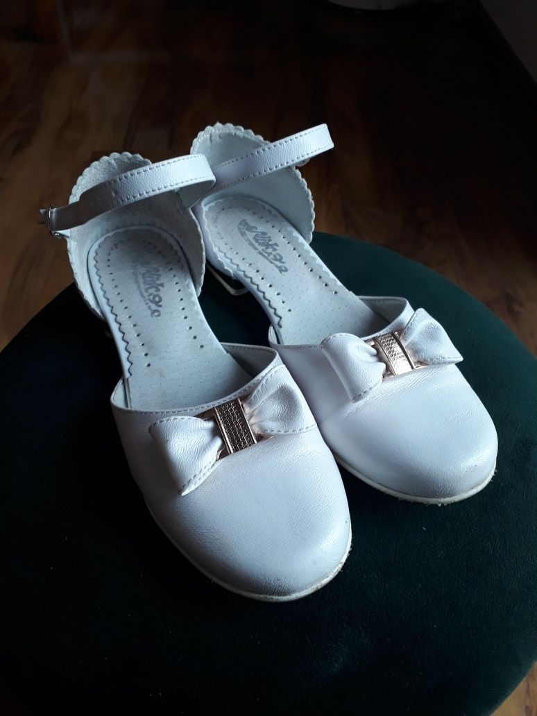 Białe buty komunijne rozmiar 33