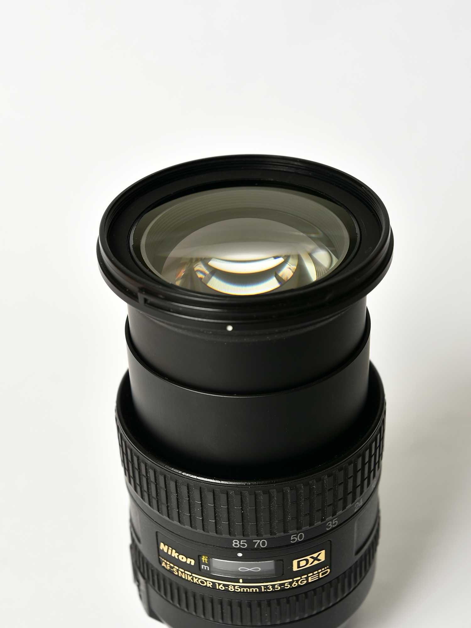 Nikon AF-S 16-85mm f/3.5-5.6G ED VR DX.