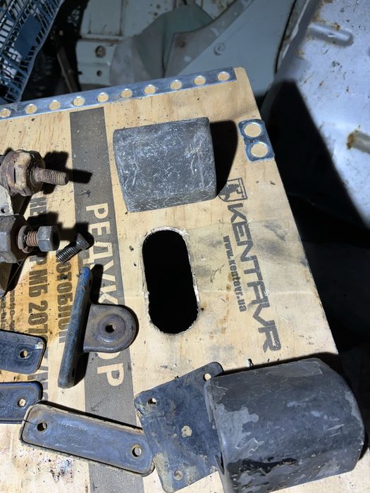 Кріплення зеркал газ 3307 3309