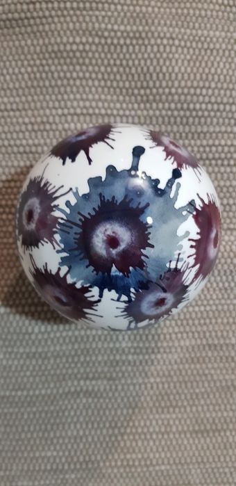 Bola de cerâmica decorativa