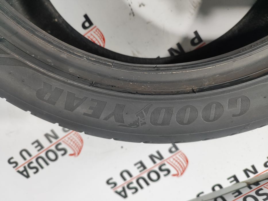 2 pneus semi novos good year 245-40R18 - Oferta dos Portes  140 Euros