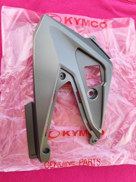 Osłona boczna prawa Kymco Xciting VS 400