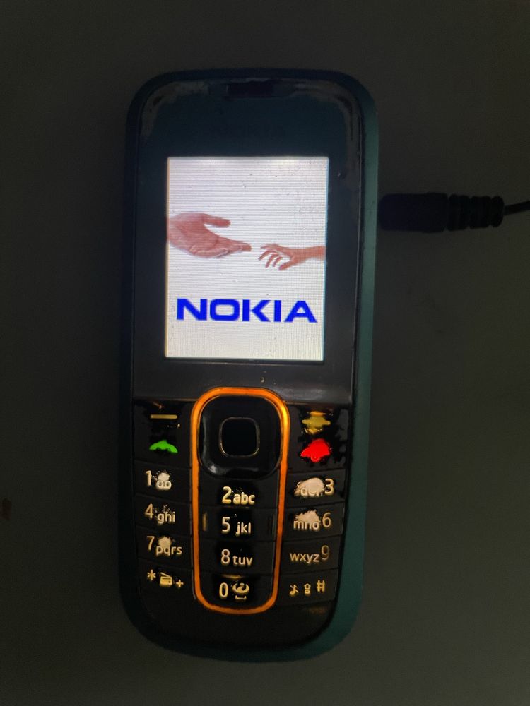 Telemovel Nokia 2600 com carregador original