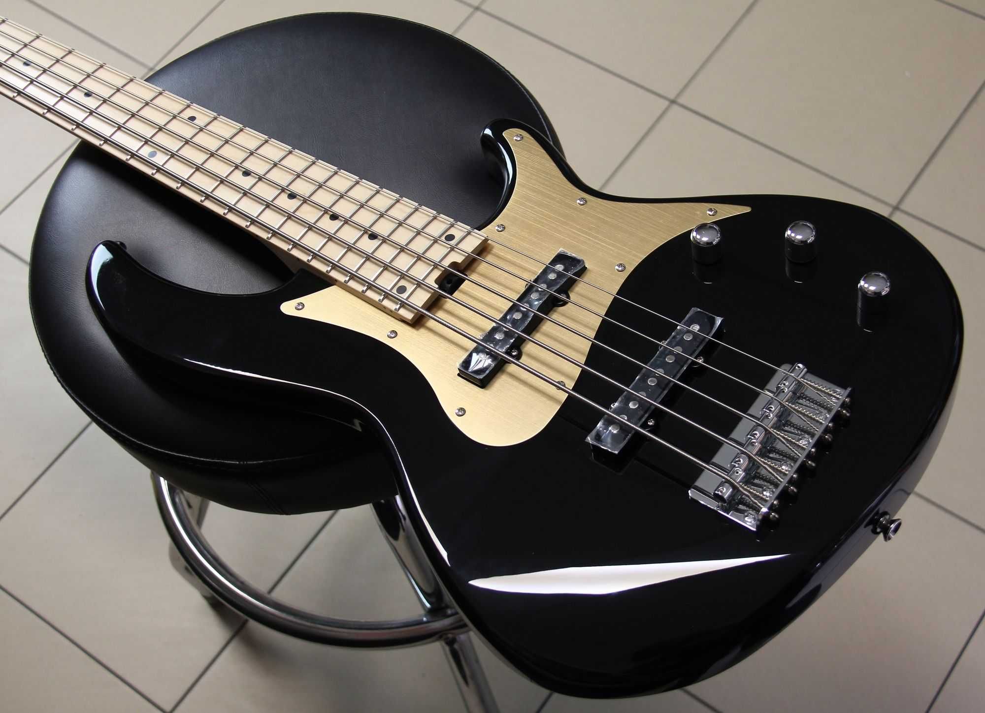 Gitara basowa Aria Pro II RSB-618/5 BK - z ekspozycji / gwarancja!