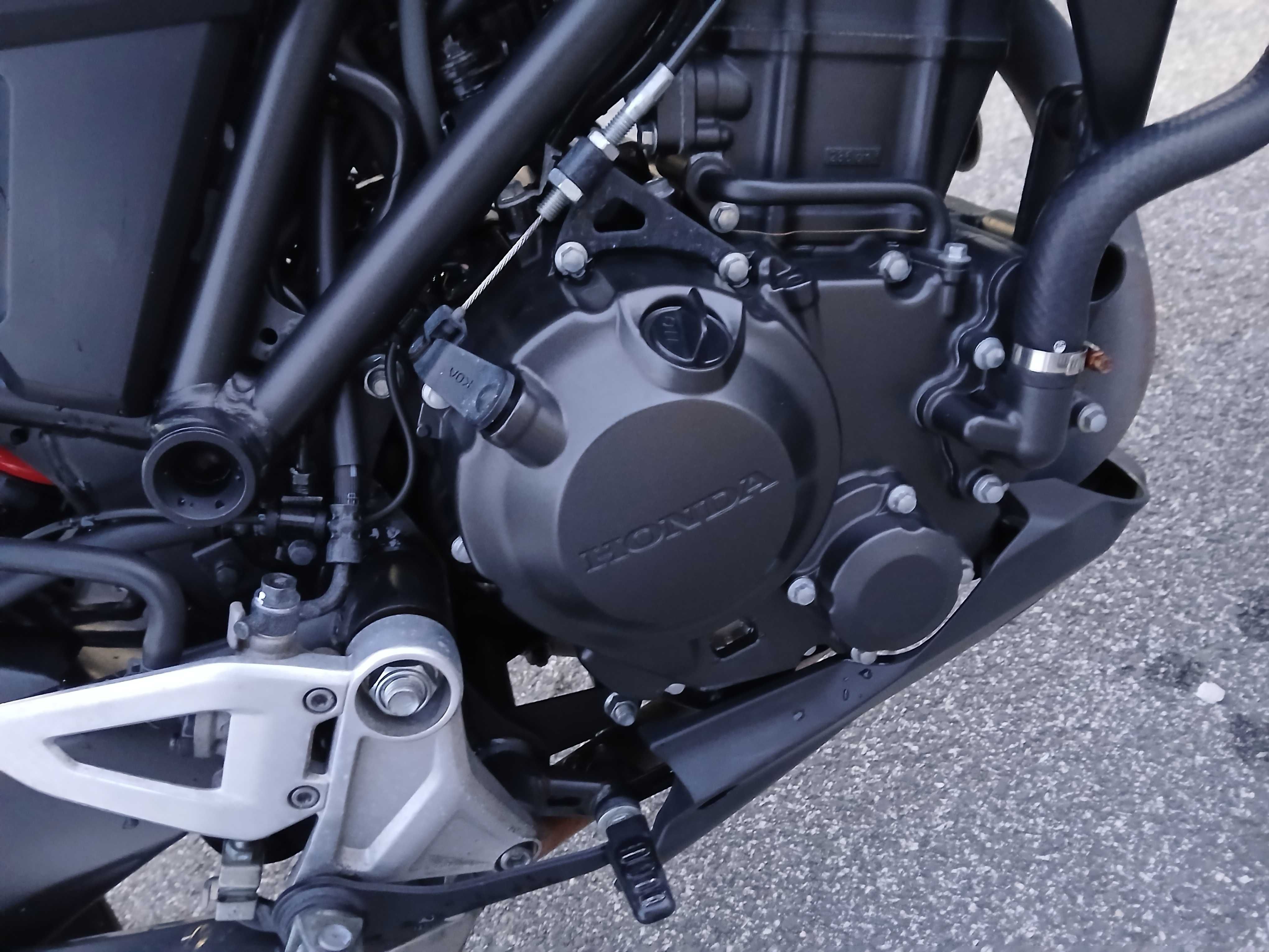 Moto CB300R Neo Ano 2019 + 26K