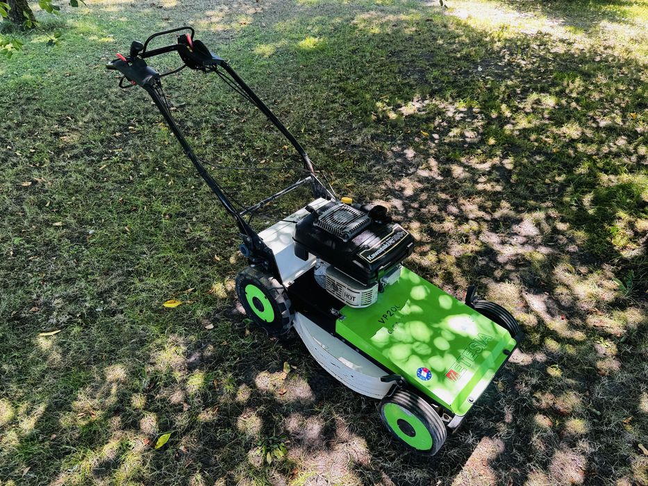 Karczownica kosiarka spalinowa do wysokiej trawy Etesia AK51 6KM/hydro